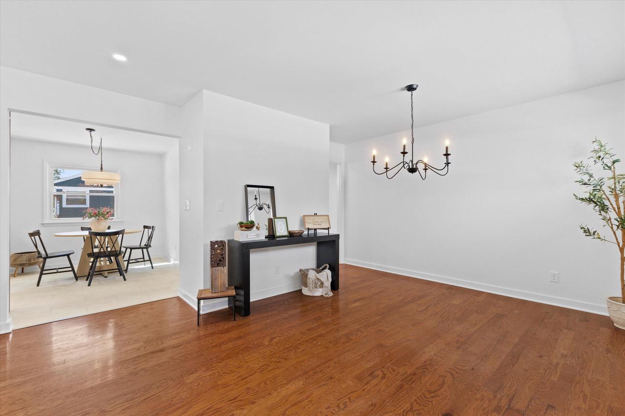 831 West Riverview DRIVE