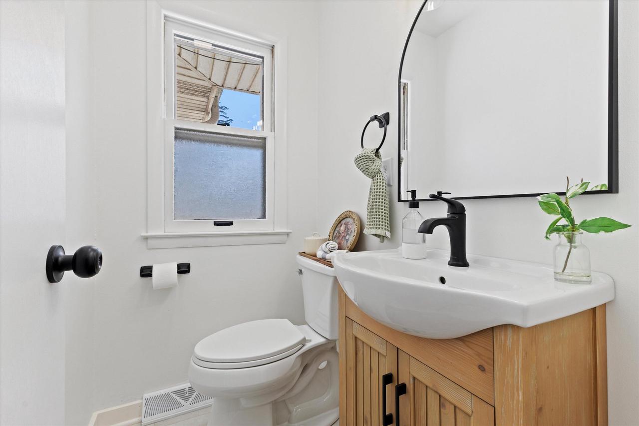 831 West Riverview DRIVE