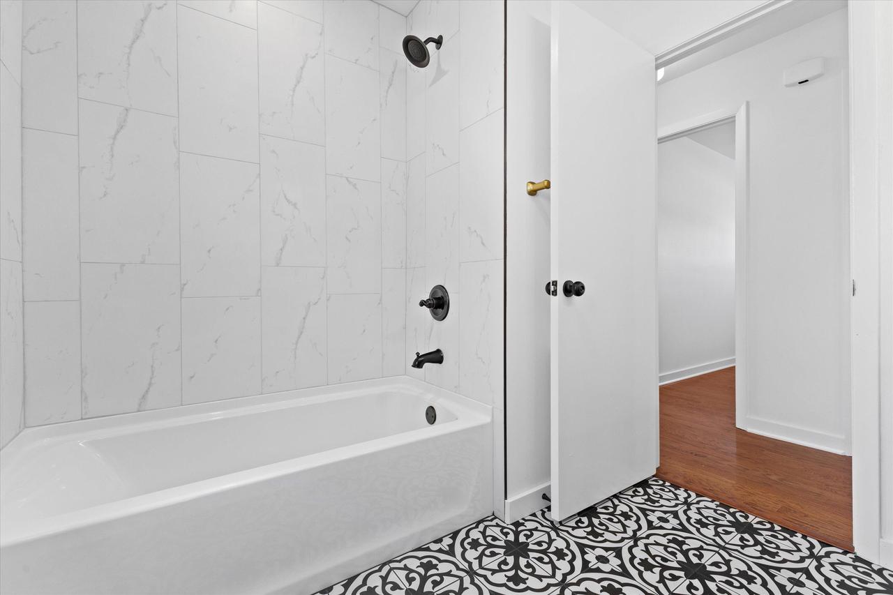 831 West Riverview DRIVE