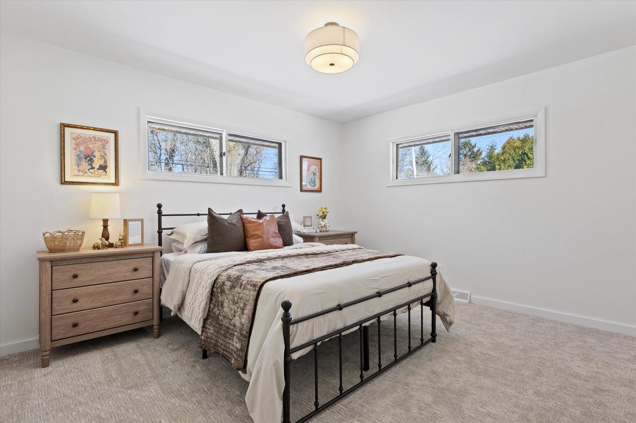 831 West Riverview DRIVE