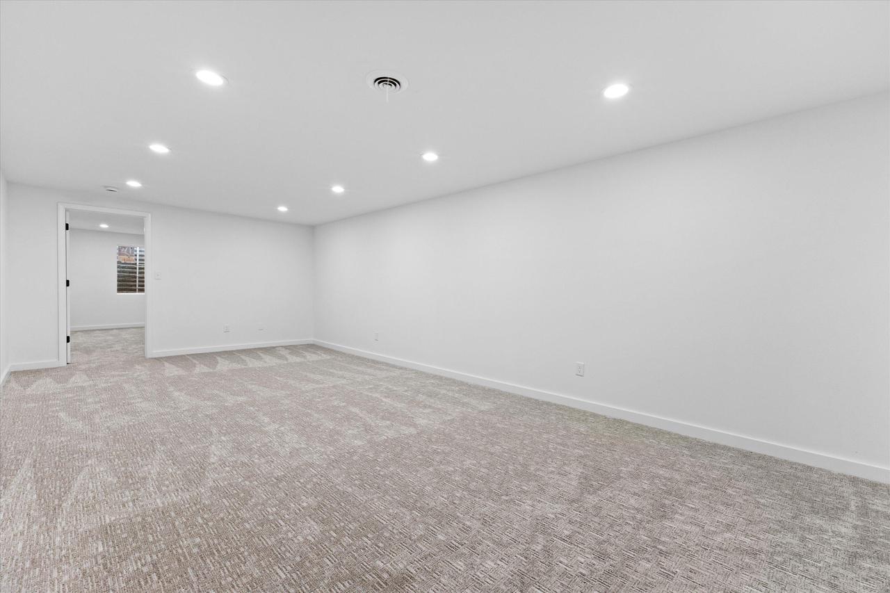 831 West Riverview DRIVE