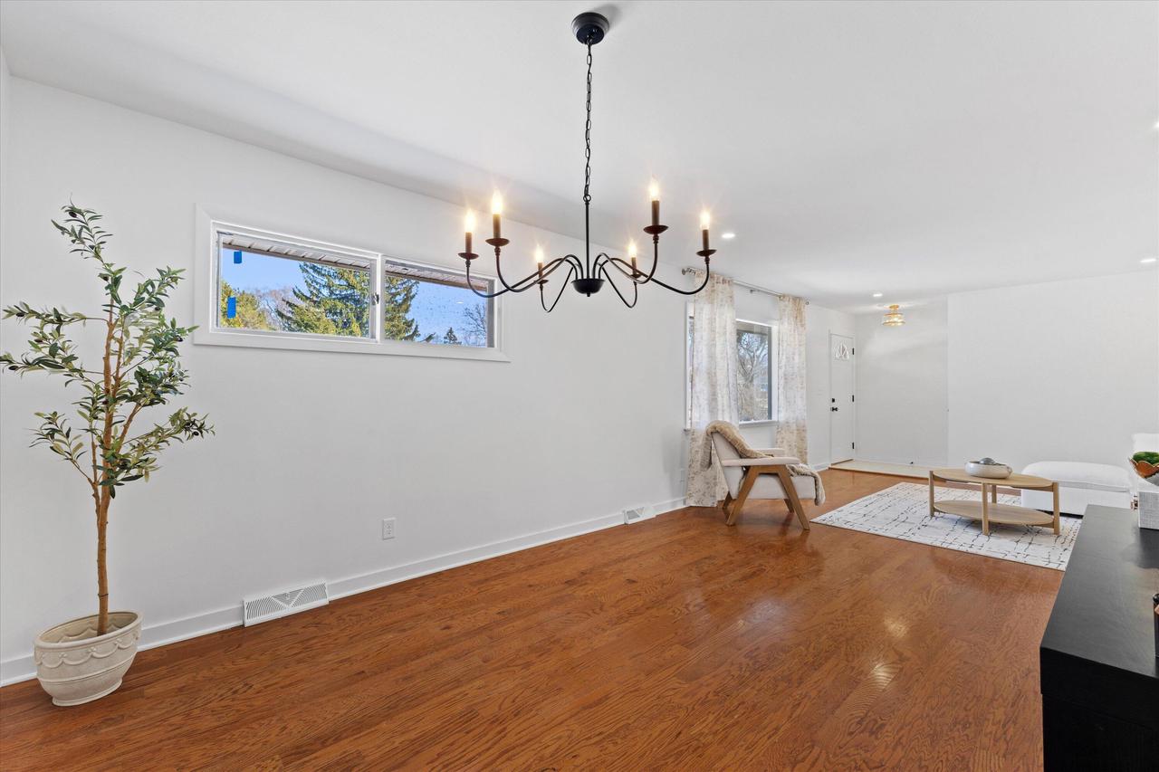 831 West Riverview DRIVE