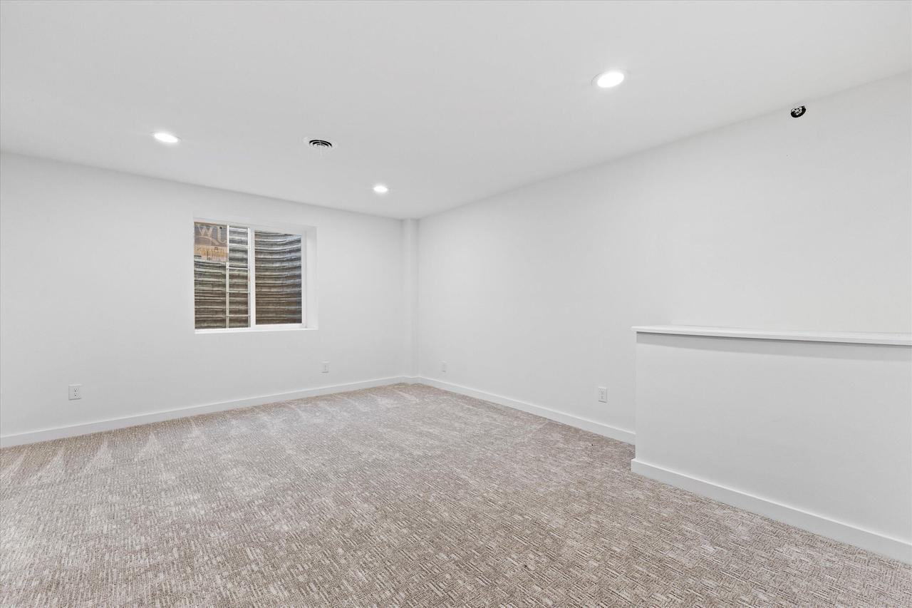 831 West Riverview DRIVE