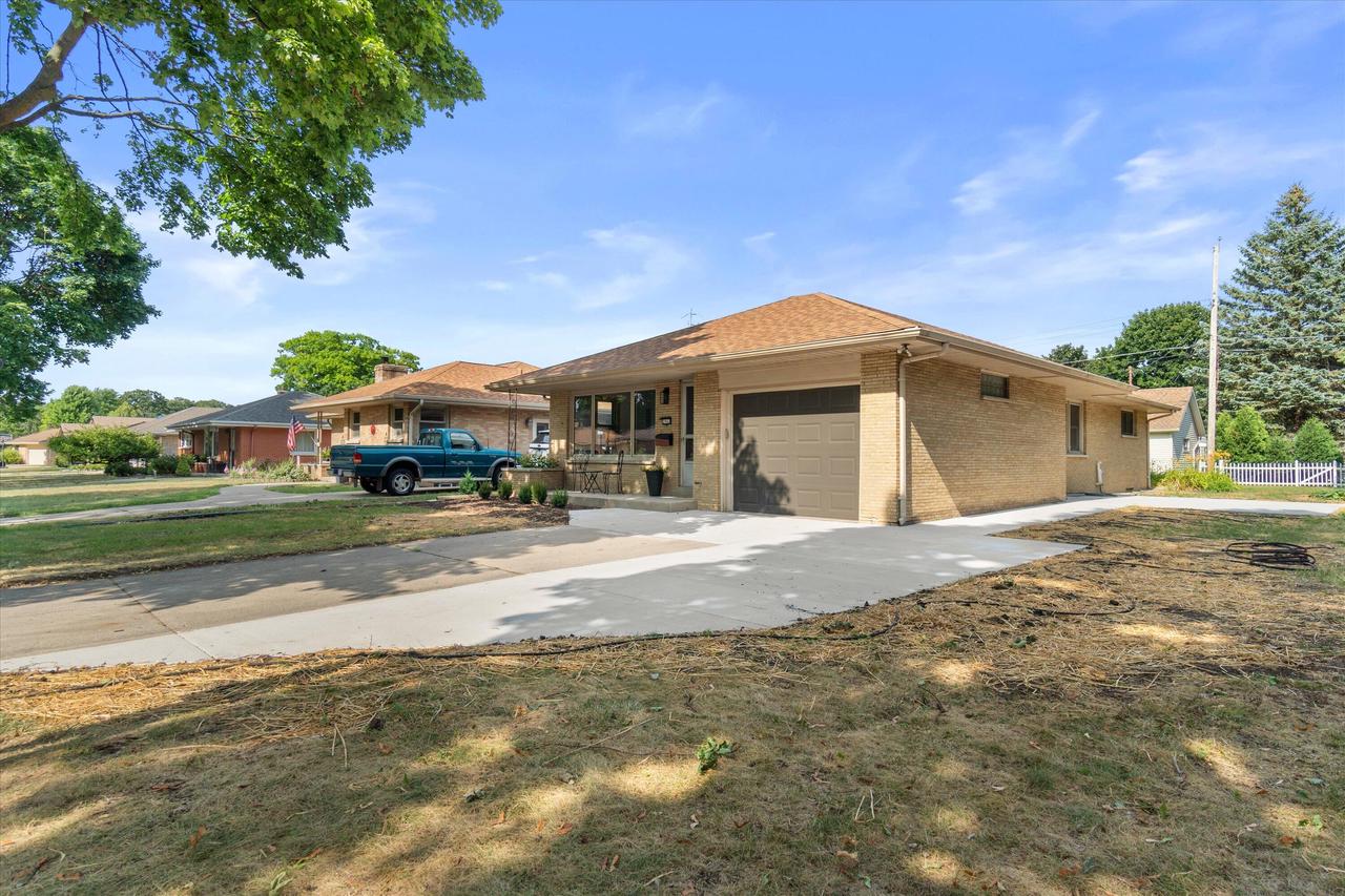 2962 S 80th STREET