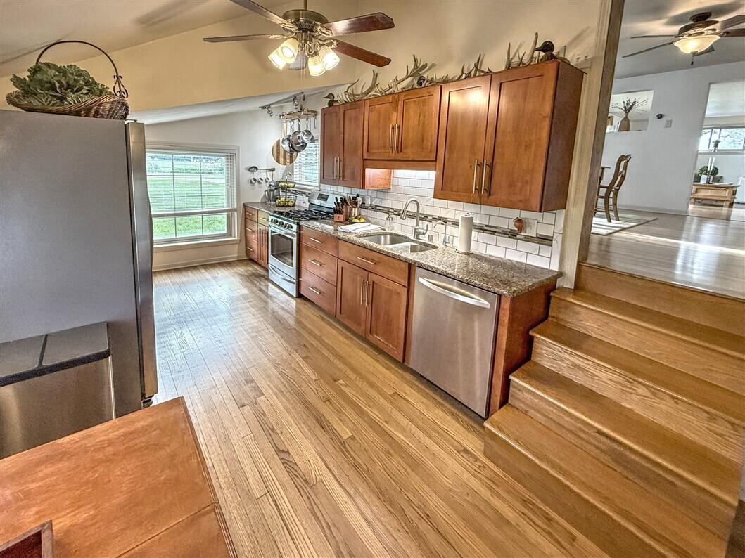 W140N11161 Country Aire Dr DRIVE