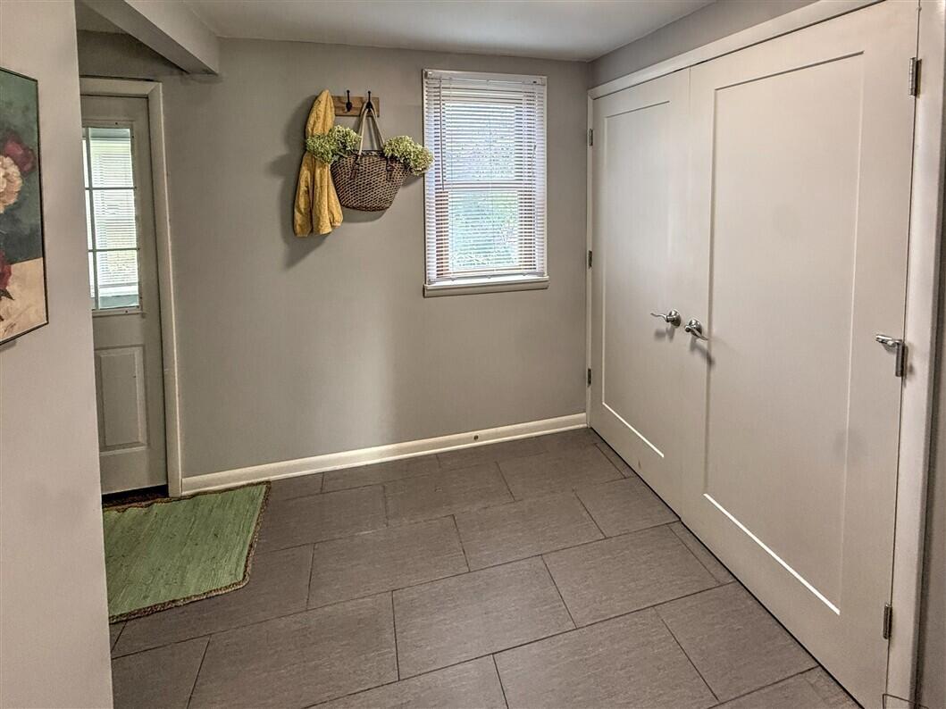 W140N11161 Country Aire Dr DRIVE