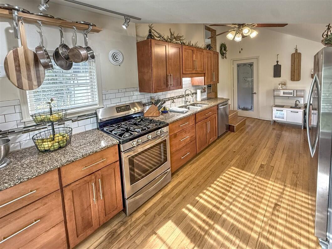 W140N11161 Country Aire Dr DRIVE