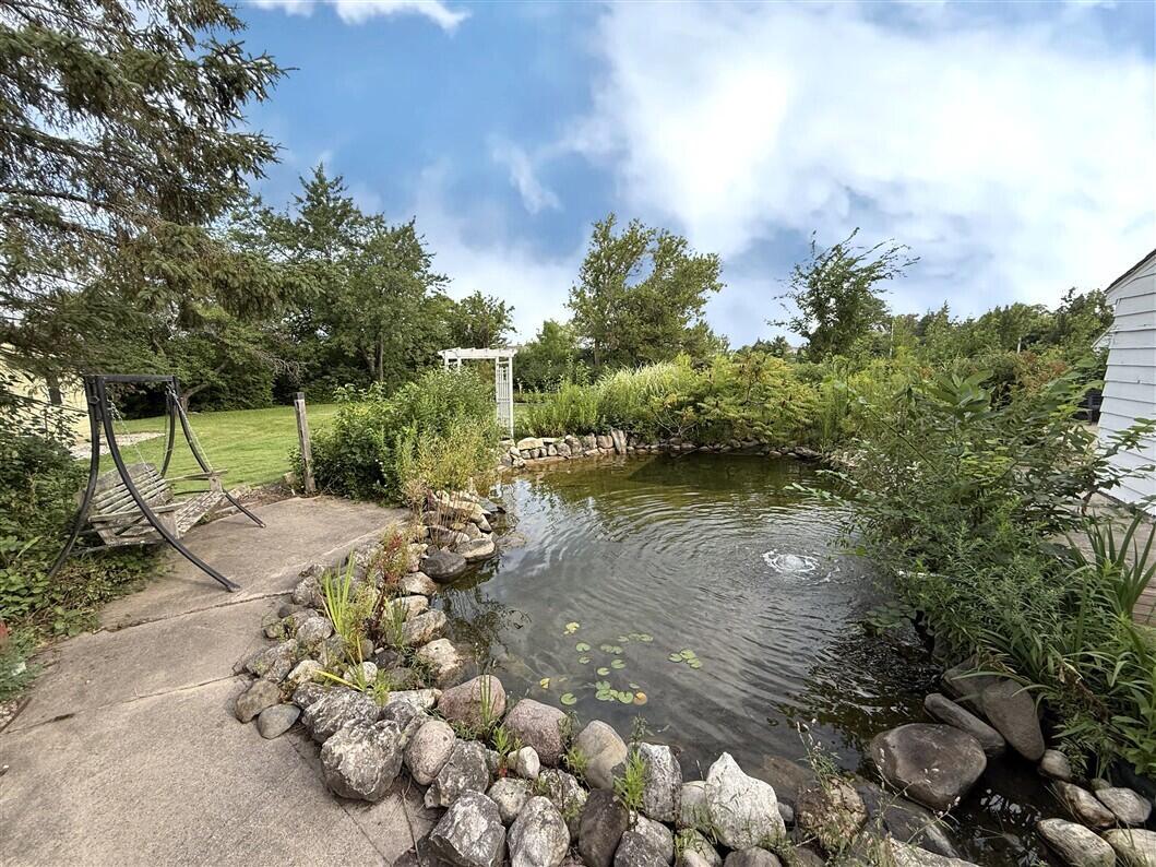 W140N11161 Country Aire Dr DRIVE
