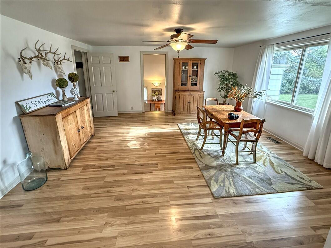 W140N11161 Country Aire Dr DRIVE