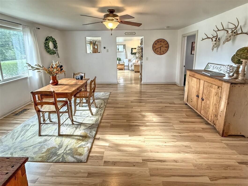 W140N11161 Country Aire Dr DRIVE
