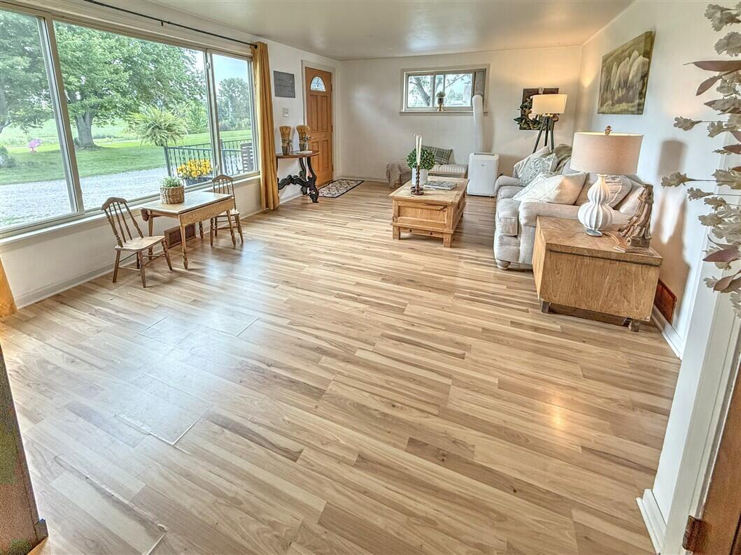 W140N11161 Country Aire Dr DRIVE