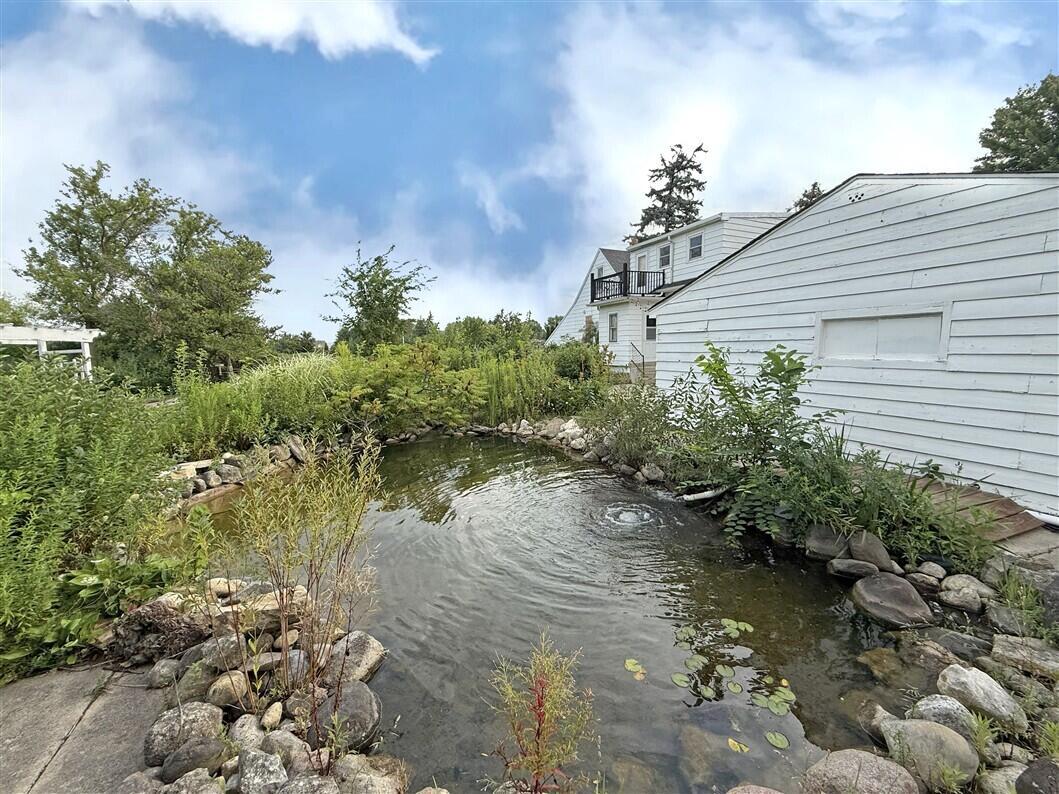 W140N11161 Country Aire Dr DRIVE