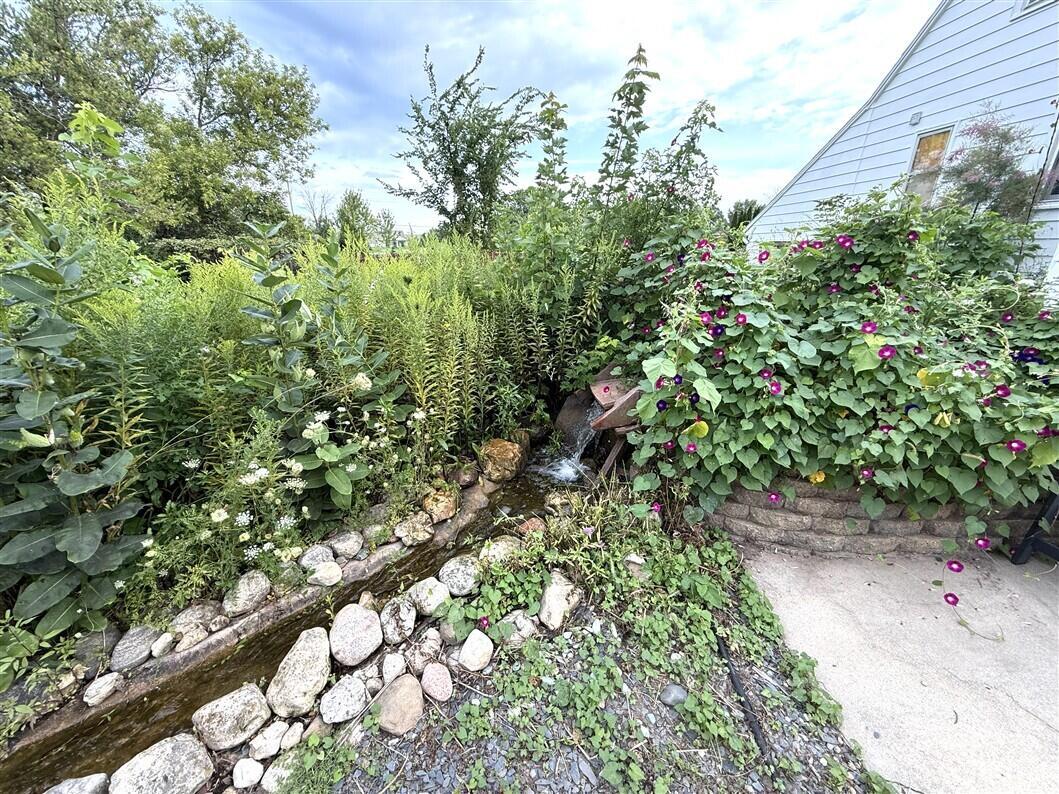W140N11161 Country Aire Dr DRIVE