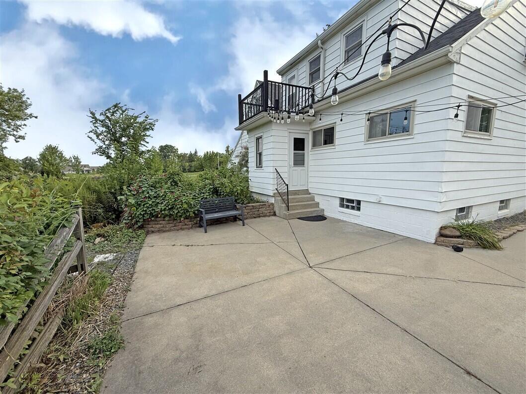 W140N11161 Country Aire Dr DRIVE
