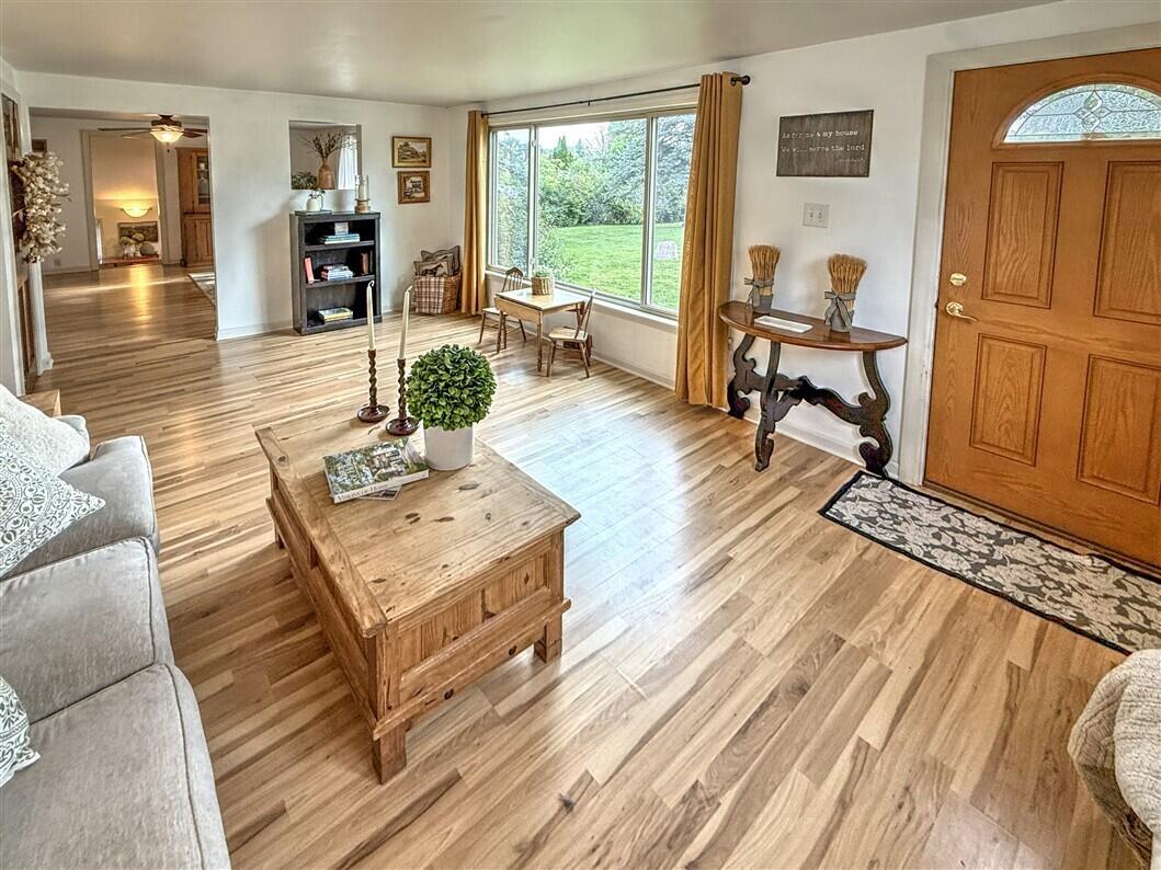 W140N11161 Country Aire Dr DRIVE
