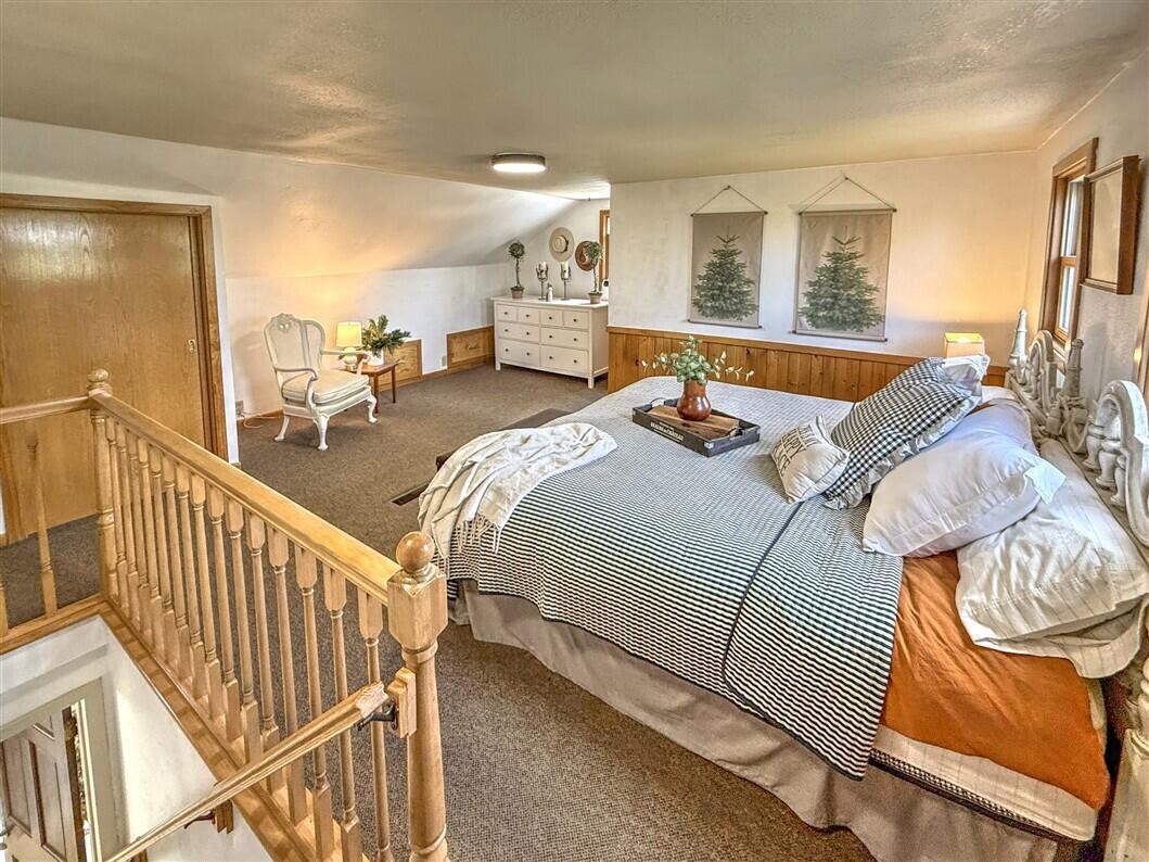 W140N11161 Country Aire Dr DRIVE