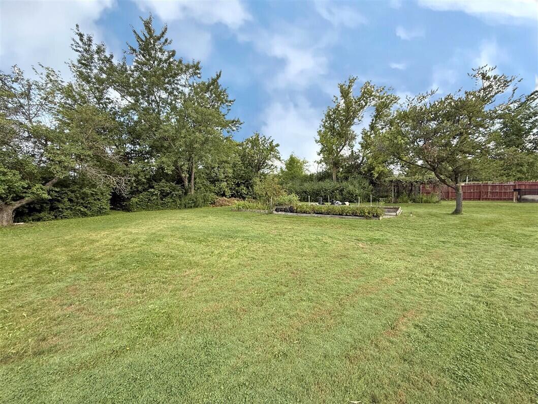 W140N11161 Country Aire Dr DRIVE