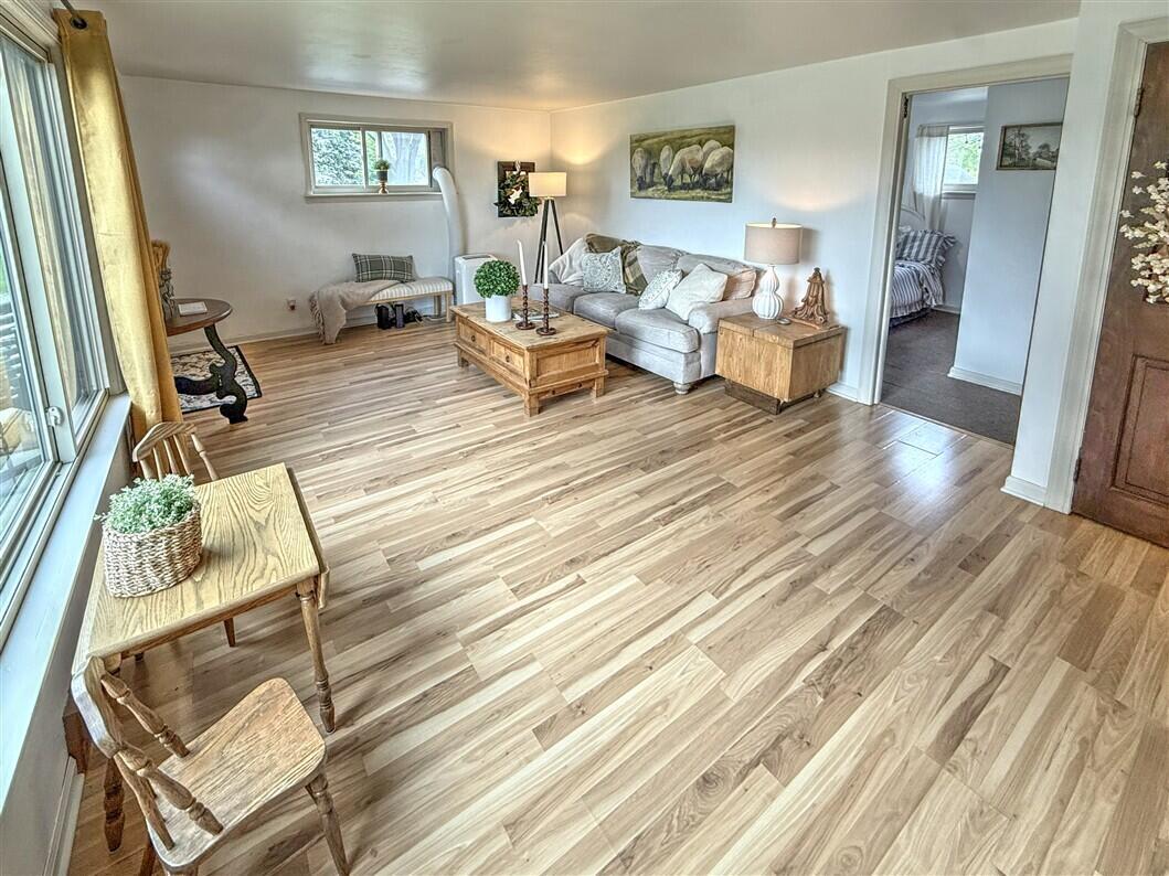 W140N11161 Country Aire Dr DRIVE