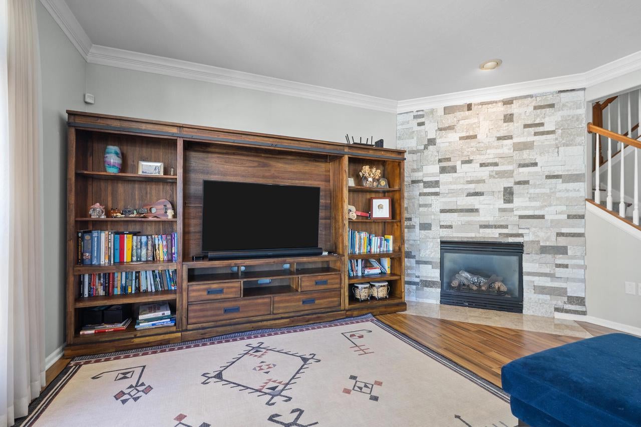 3842 S Lake DRIVE 16