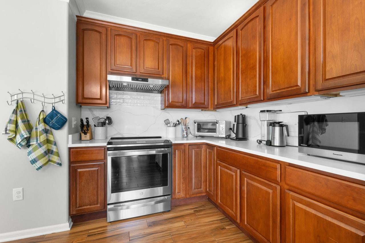 3842 S Lake DRIVE 16