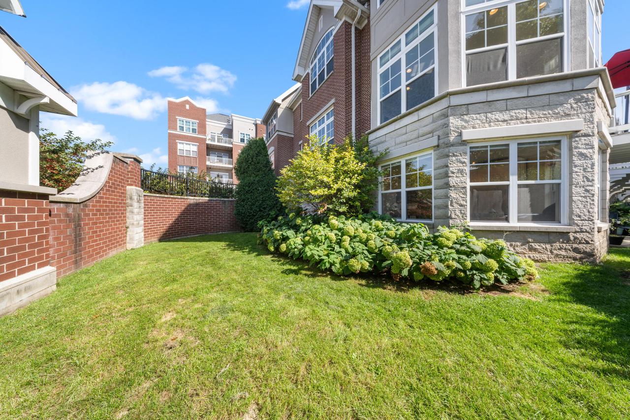 3842 S Lake DRIVE 16