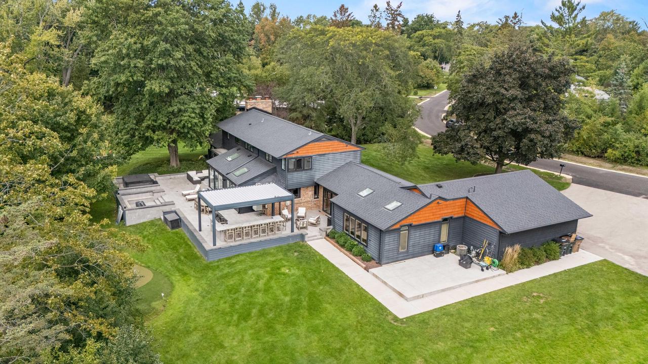 857 E Glenbrook ROAD