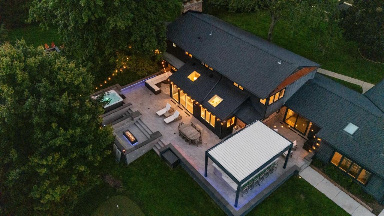 857 E Glenbrook ROAD