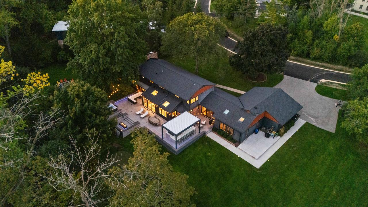 857 E Glenbrook ROAD