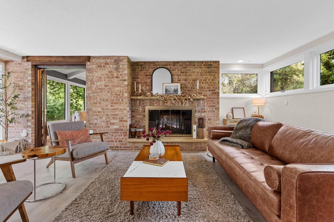 857 E Glenbrook ROAD