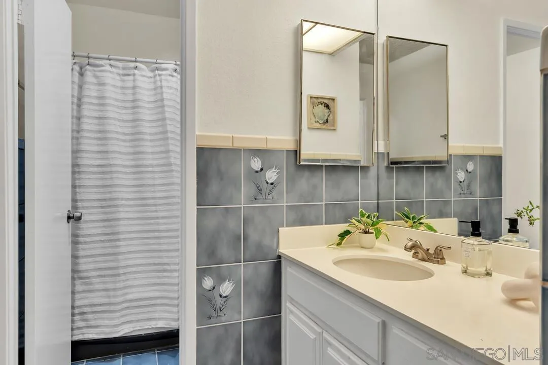 4245 Asher St Unit 64