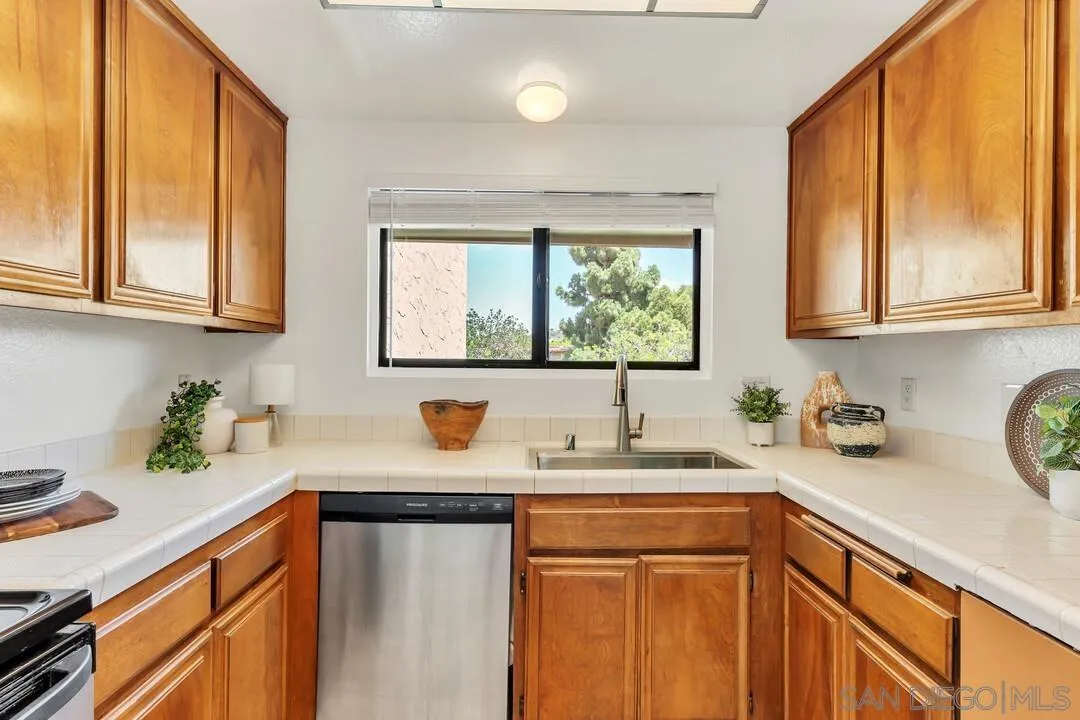 4245 Asher St Unit 64