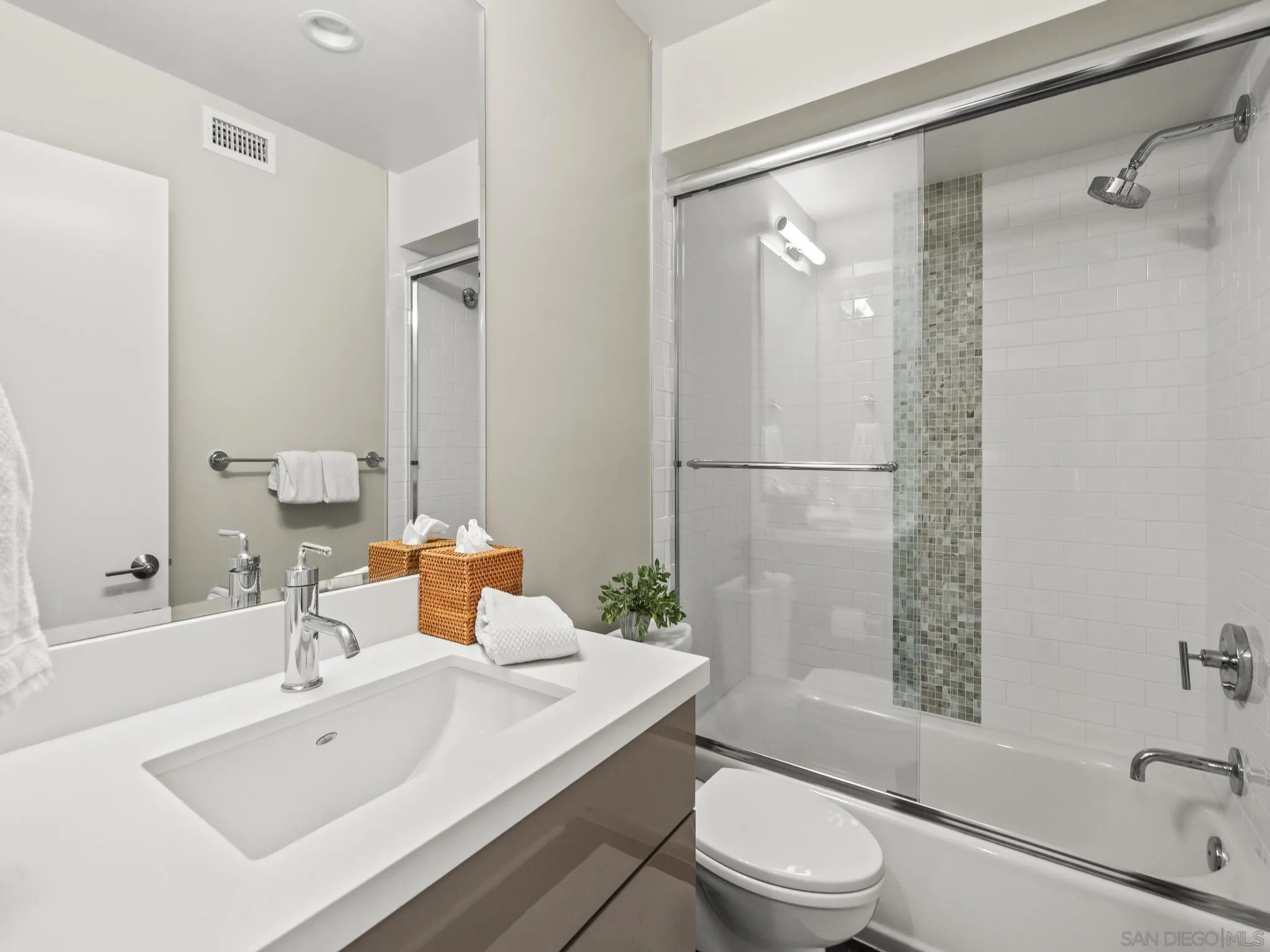 3030 Jarvis St Unit 2