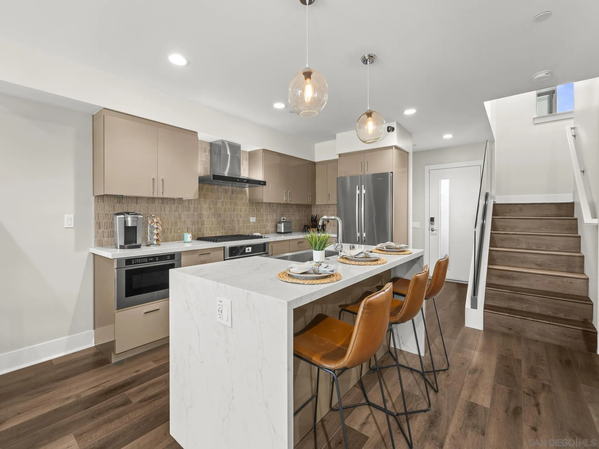 3030 Jarvis St Unit 2