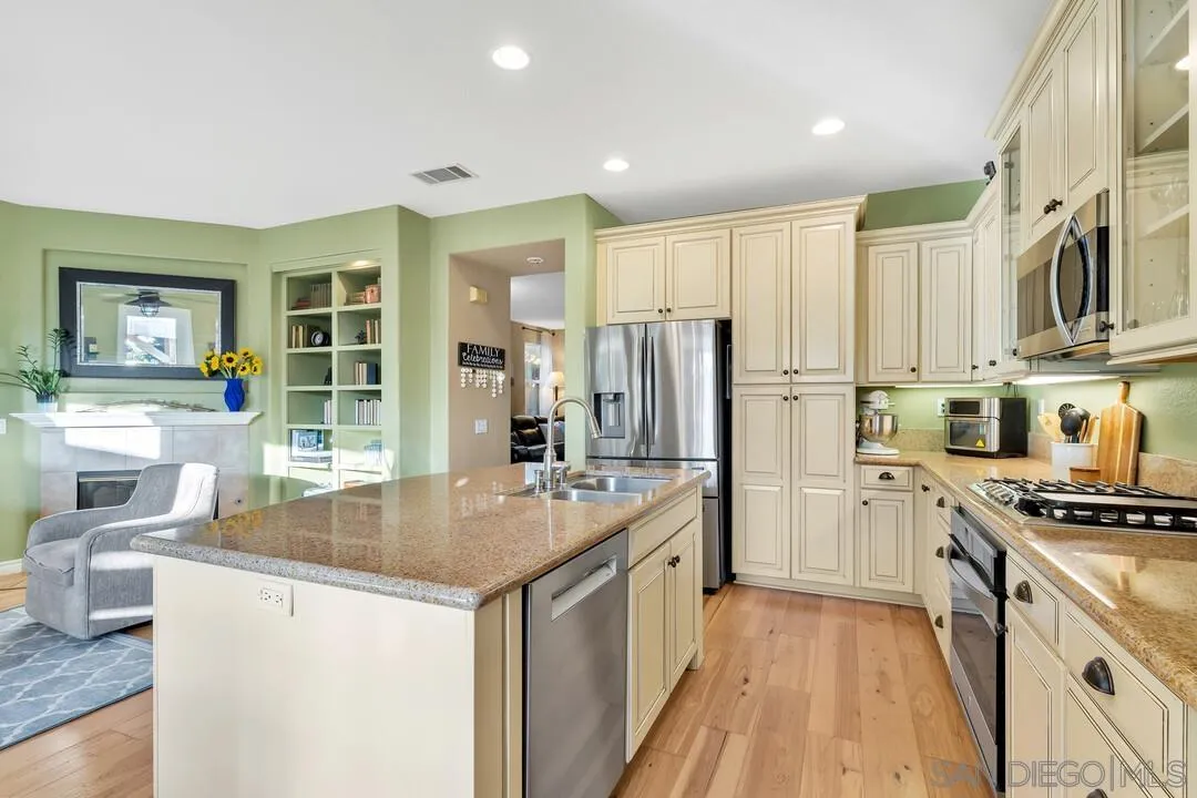 8218 Bryn Glen