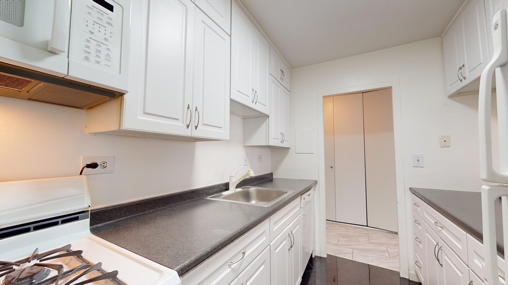 8 Whittier Pl # 12F
