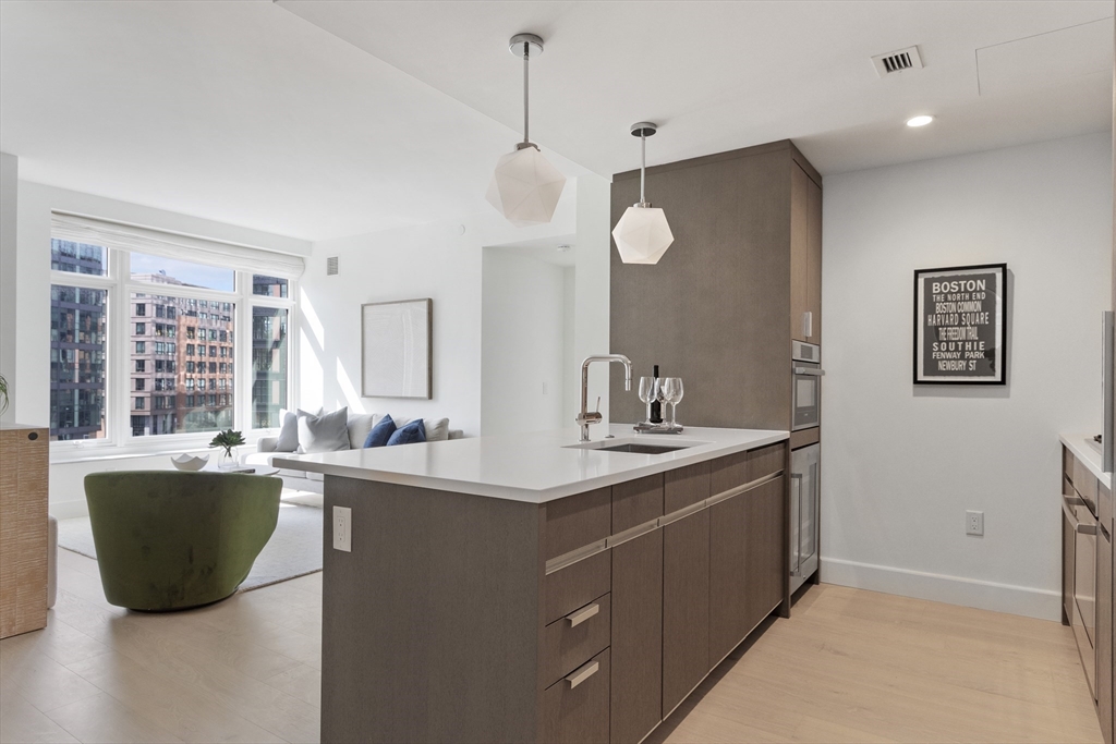 100 Lovejoy Wharf # 8P