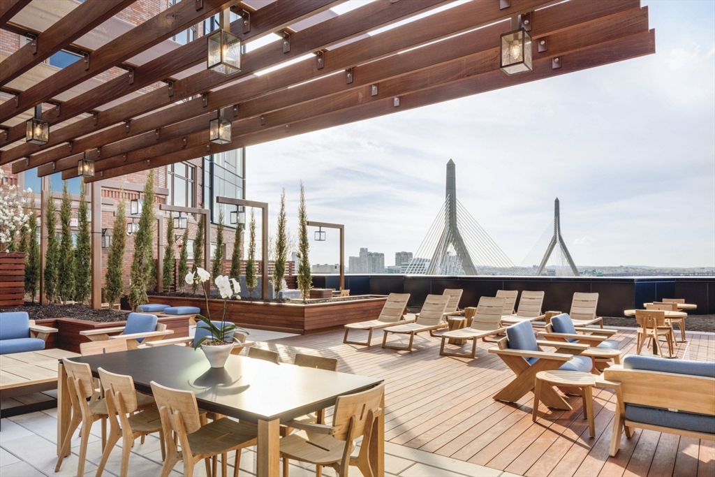 100 Lovejoy Wharf # 8P