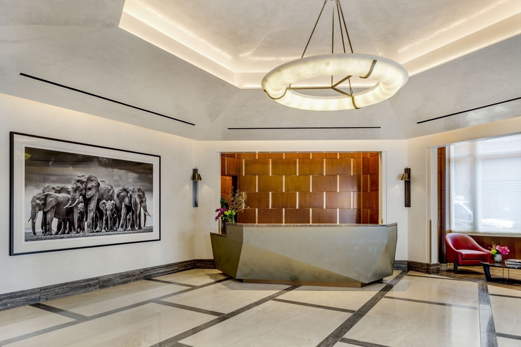 100 Lovejoy Wharf # 8P