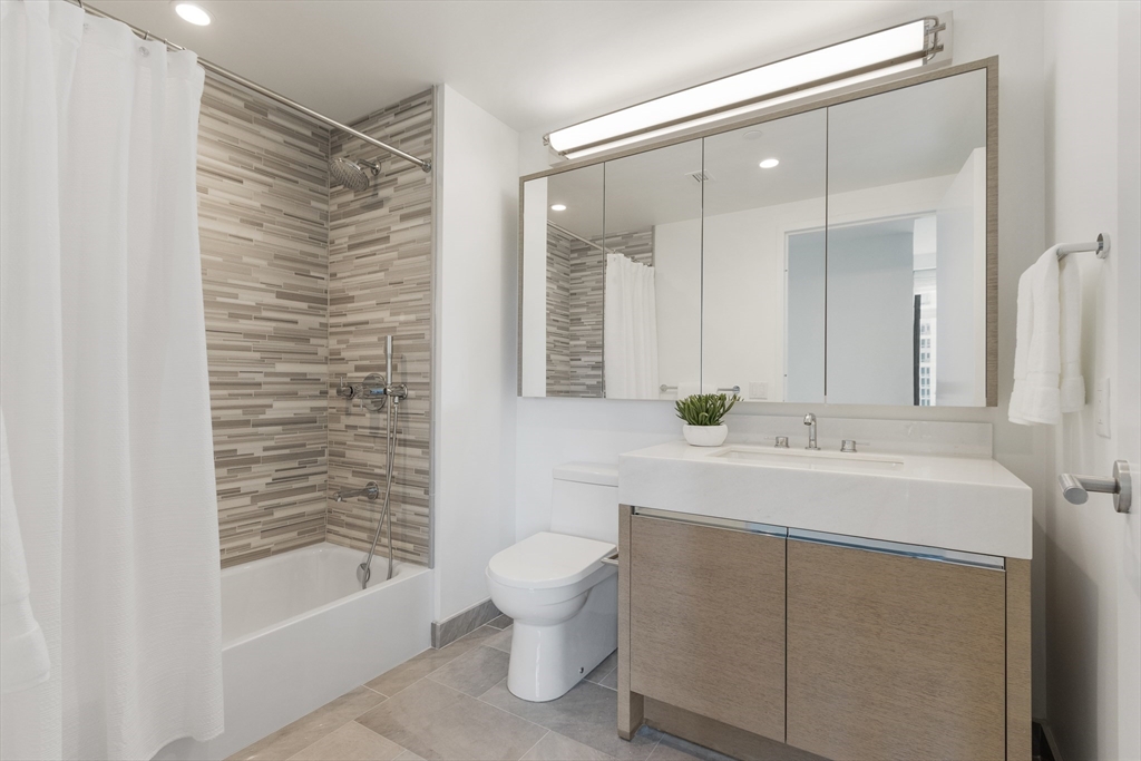 100 Lovejoy Wharf # 8P