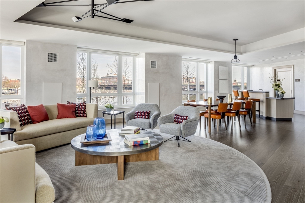 100 Lovejoy Wharf # 8P