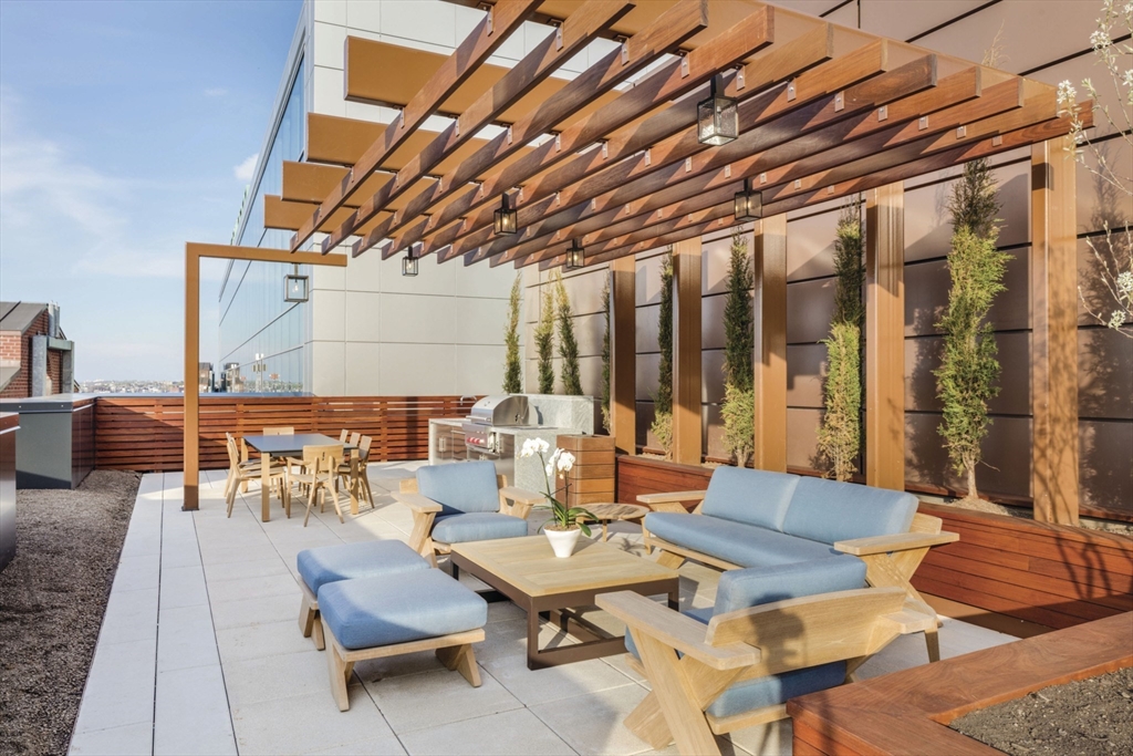 100 Lovejoy Wharf # 8P