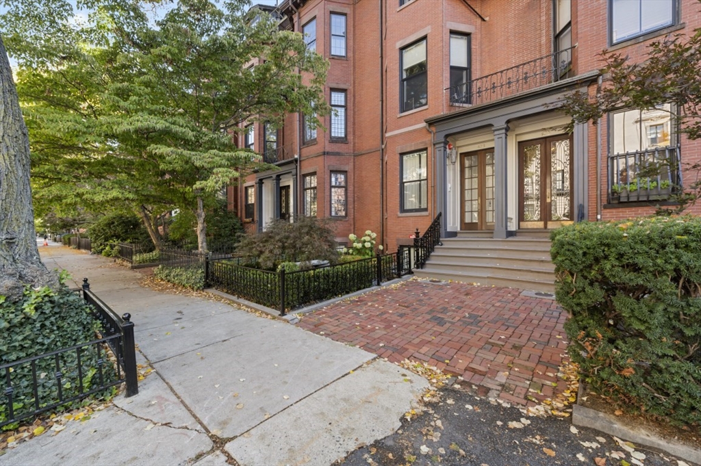 425 Beacon St # 1