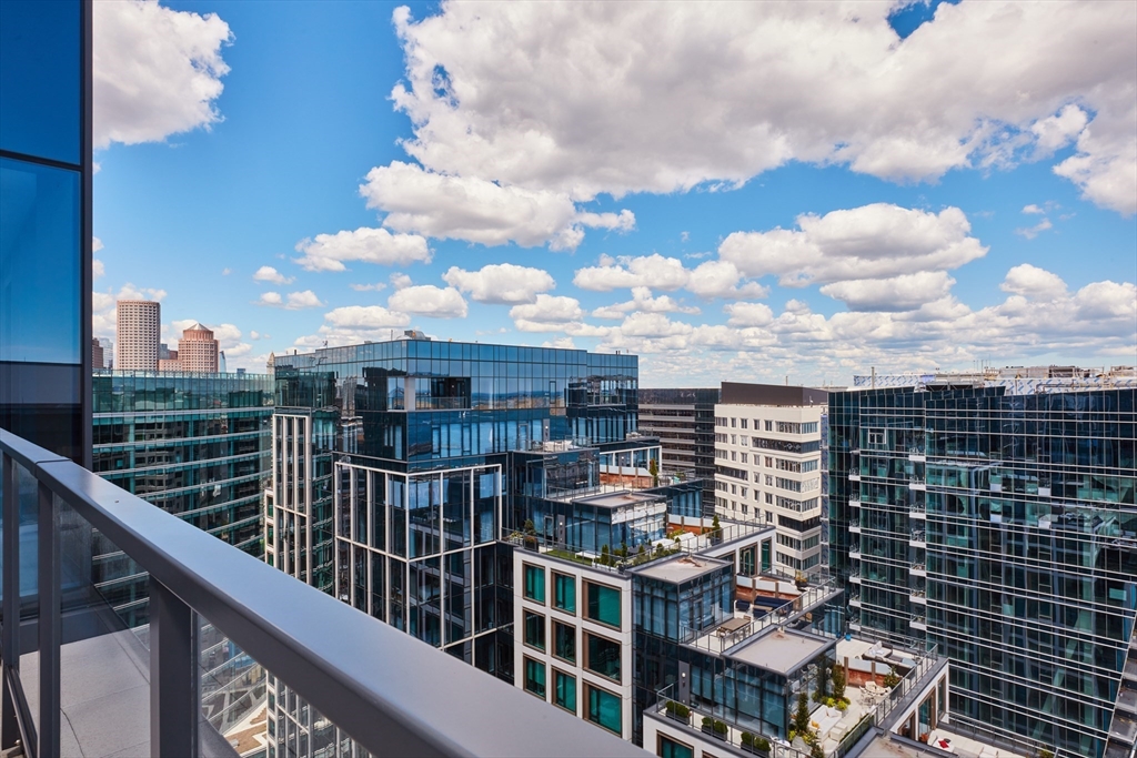 135 Seaport Blvd Unit: PH1A