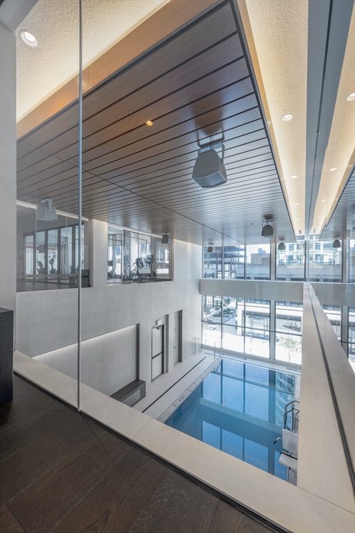 135 Seaport Blvd Unit: PH1A