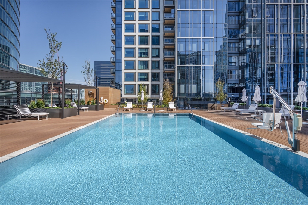 135 Seaport Blvd Unit: PH1A