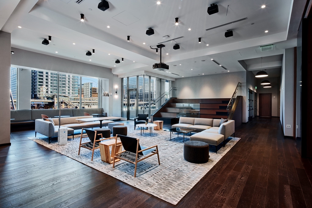 135 Seaport Blvd Unit: PH1A