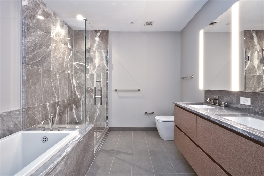 135 Seaport Blvd Unit: PH1A