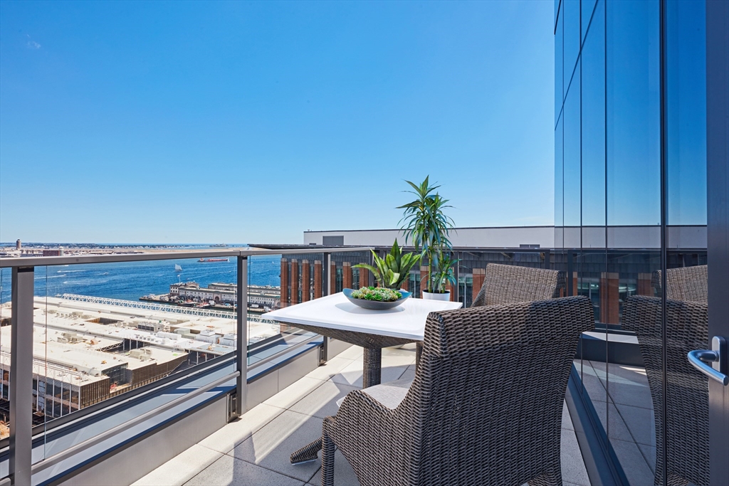 135 Seaport Blvd Unit: PH1A