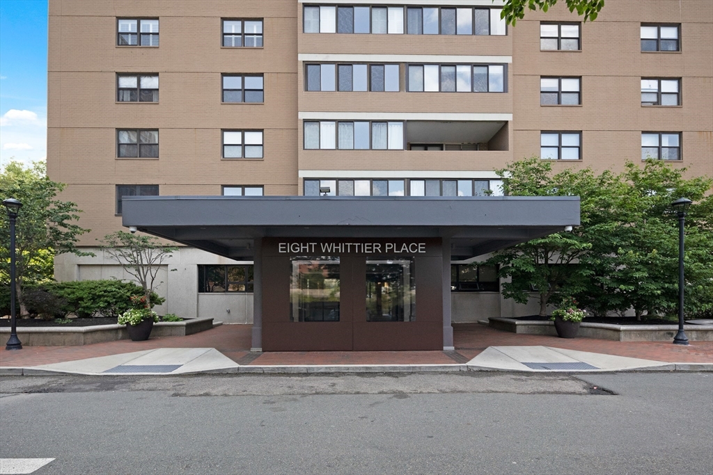 8 Whittier Place # 15E