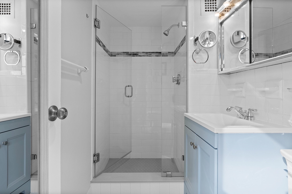 8 Whittier Place # 15E